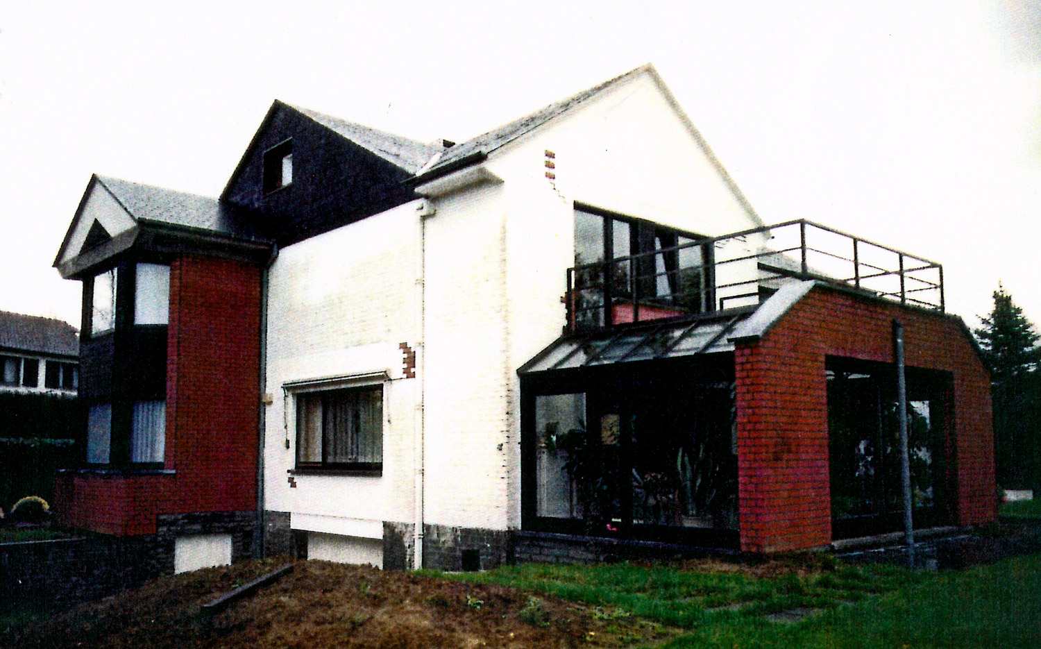Détail de façade de l'agrandissement de villa